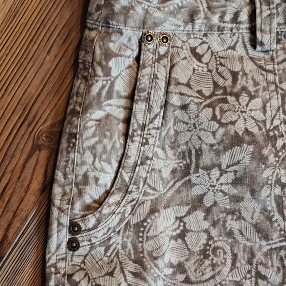 Vtg Christopher & Banks Tan Floral Stretch Cropped Capris Pockets Wms Size 8 - Picture 6 of 16